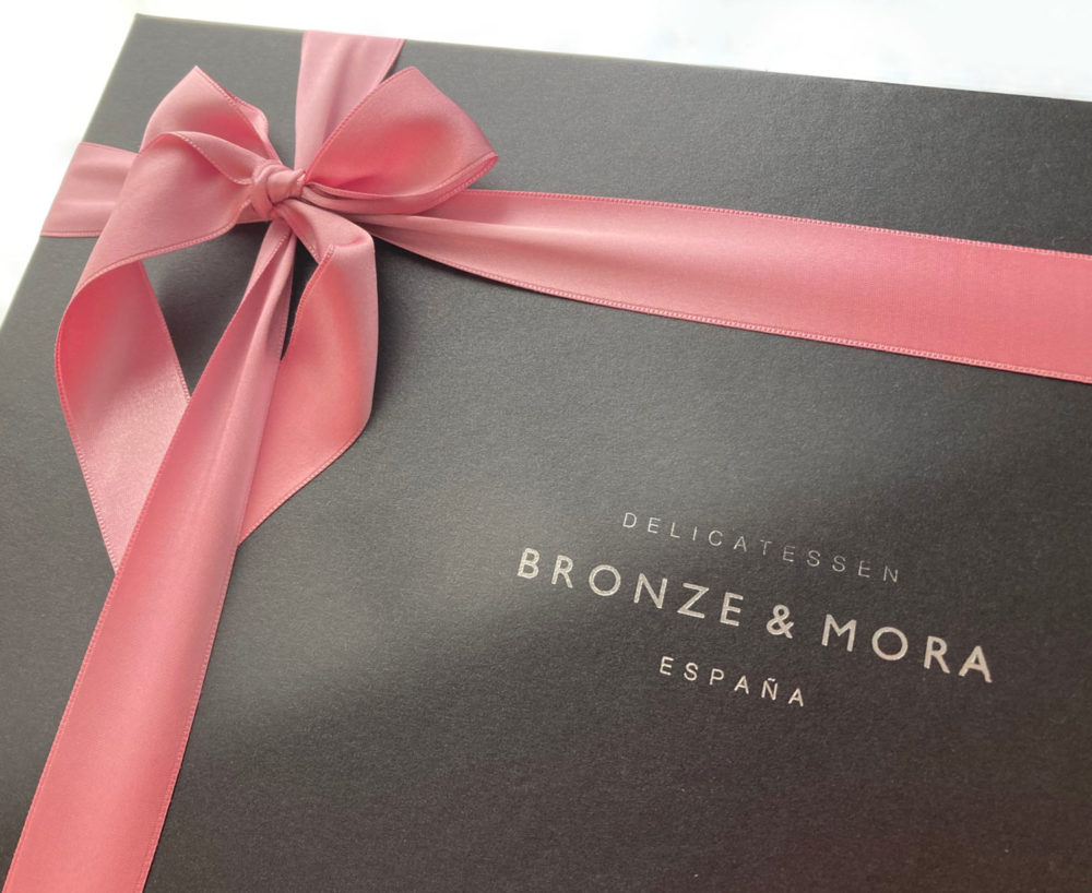 Detalle lazada rosa del pack Cava Rosé