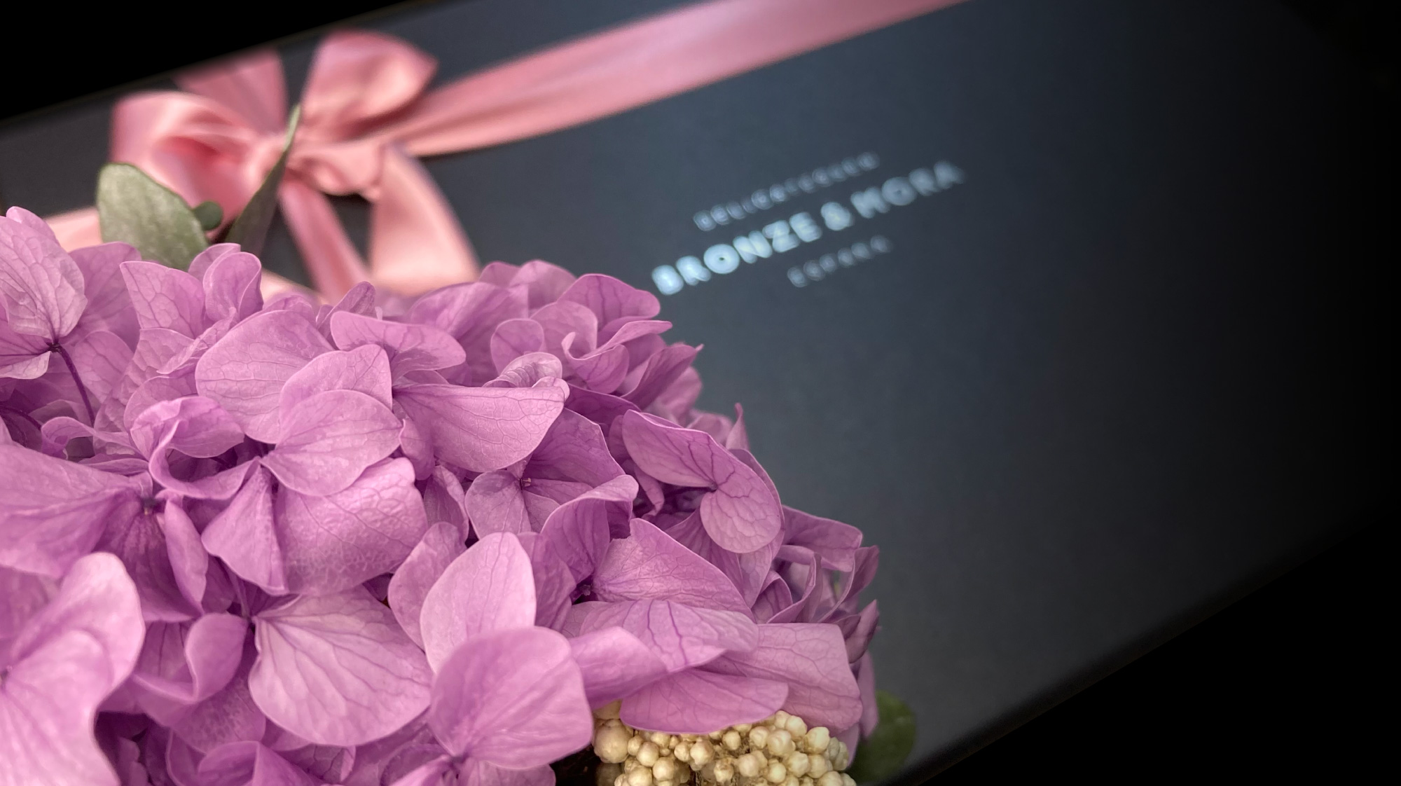 Flores del Día de la Madre por Bronze y Mora